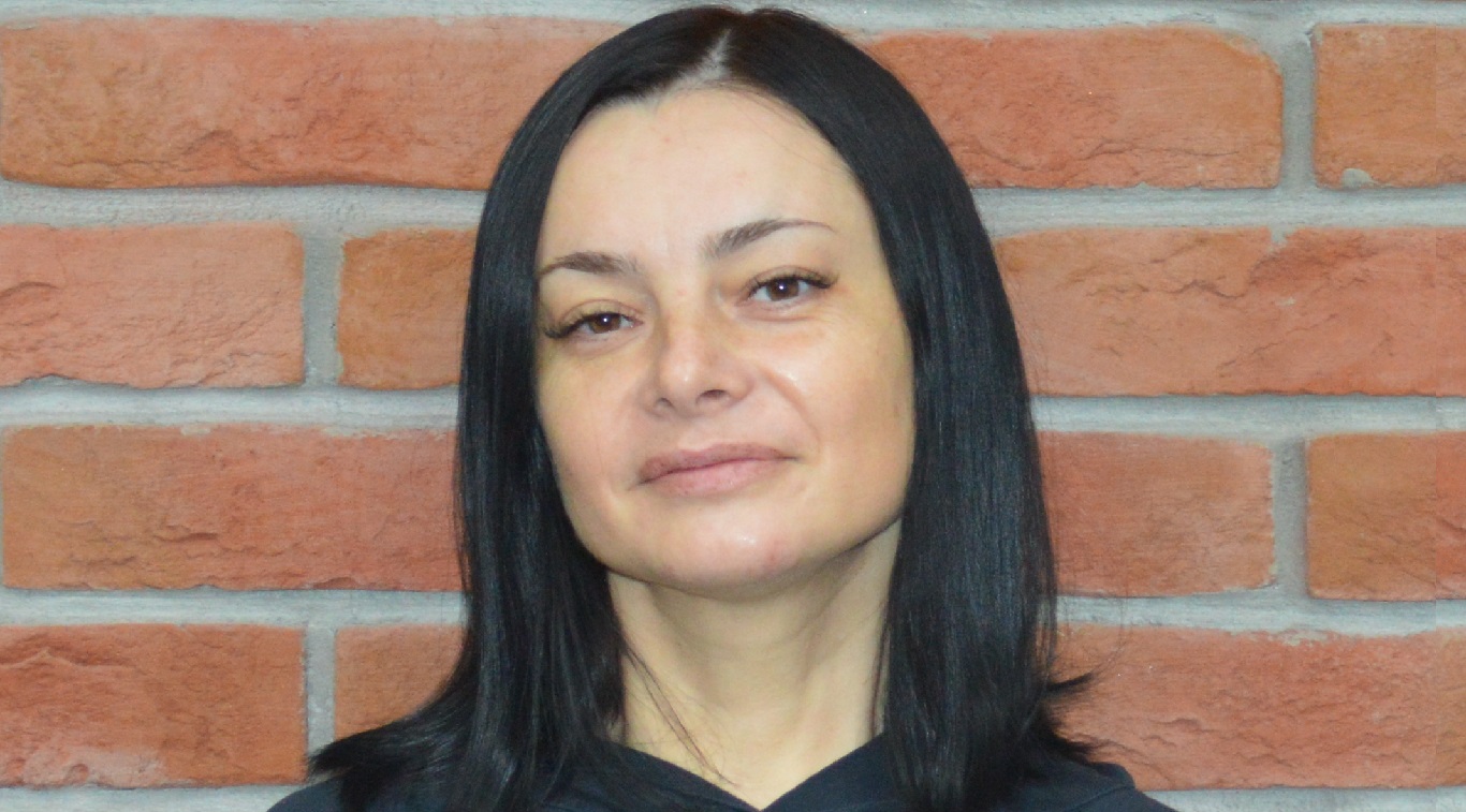 <div class="name_top_right">Елена</div>